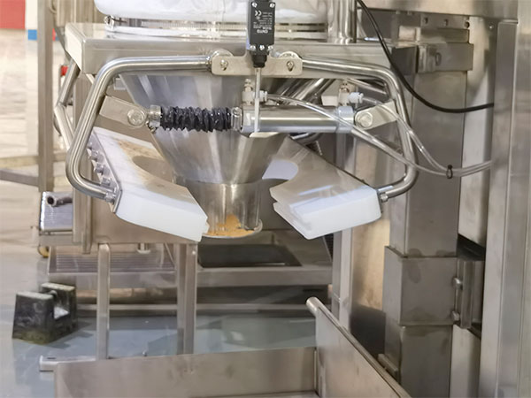 30公斤粉劑稱重包裝機